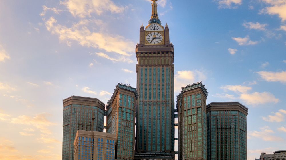 Tháp đồng hồ Hoàng Gia Makkah là một trong 10 tòa nhà cao nhất thế giới
